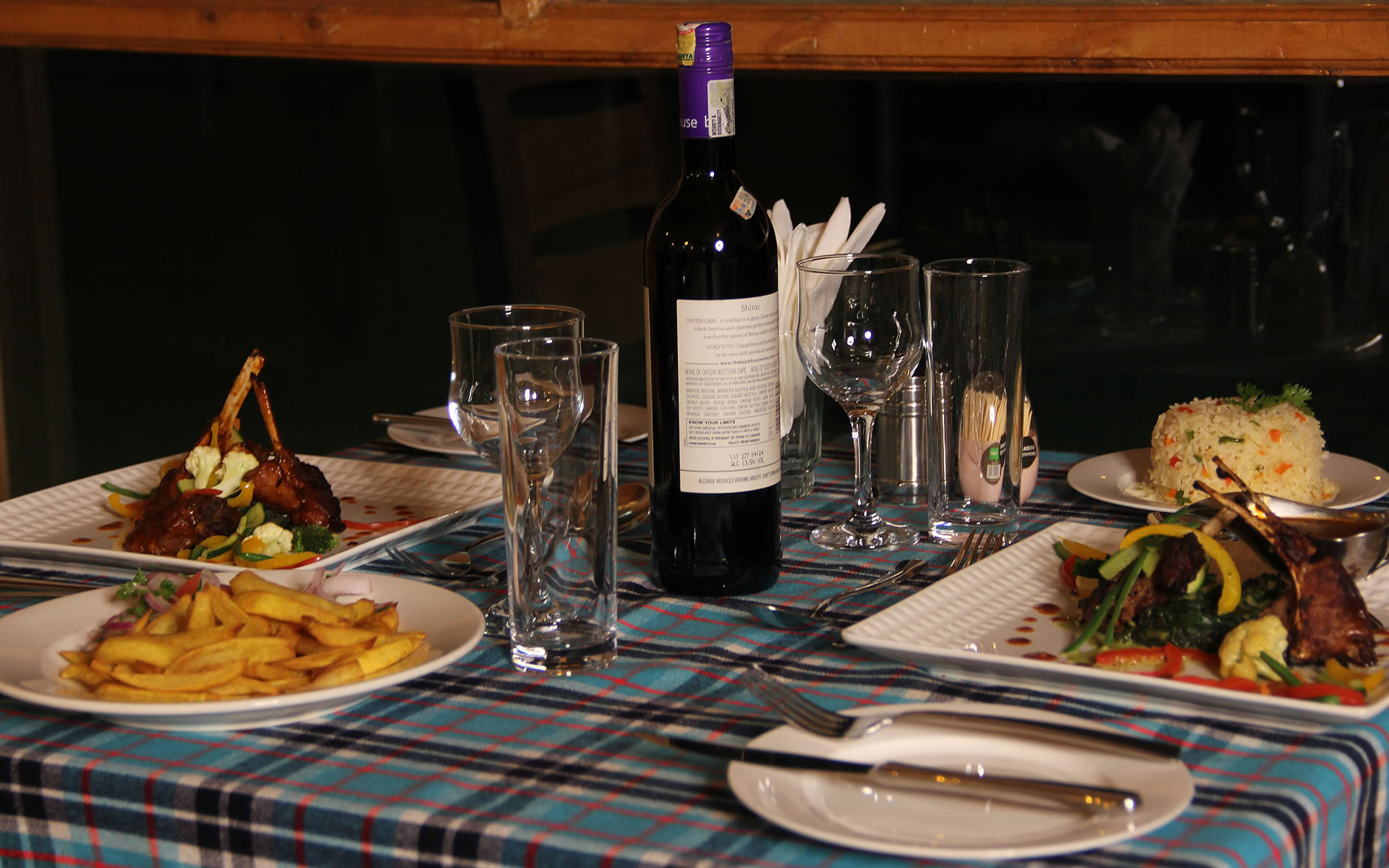 dining at lake oloiden resort